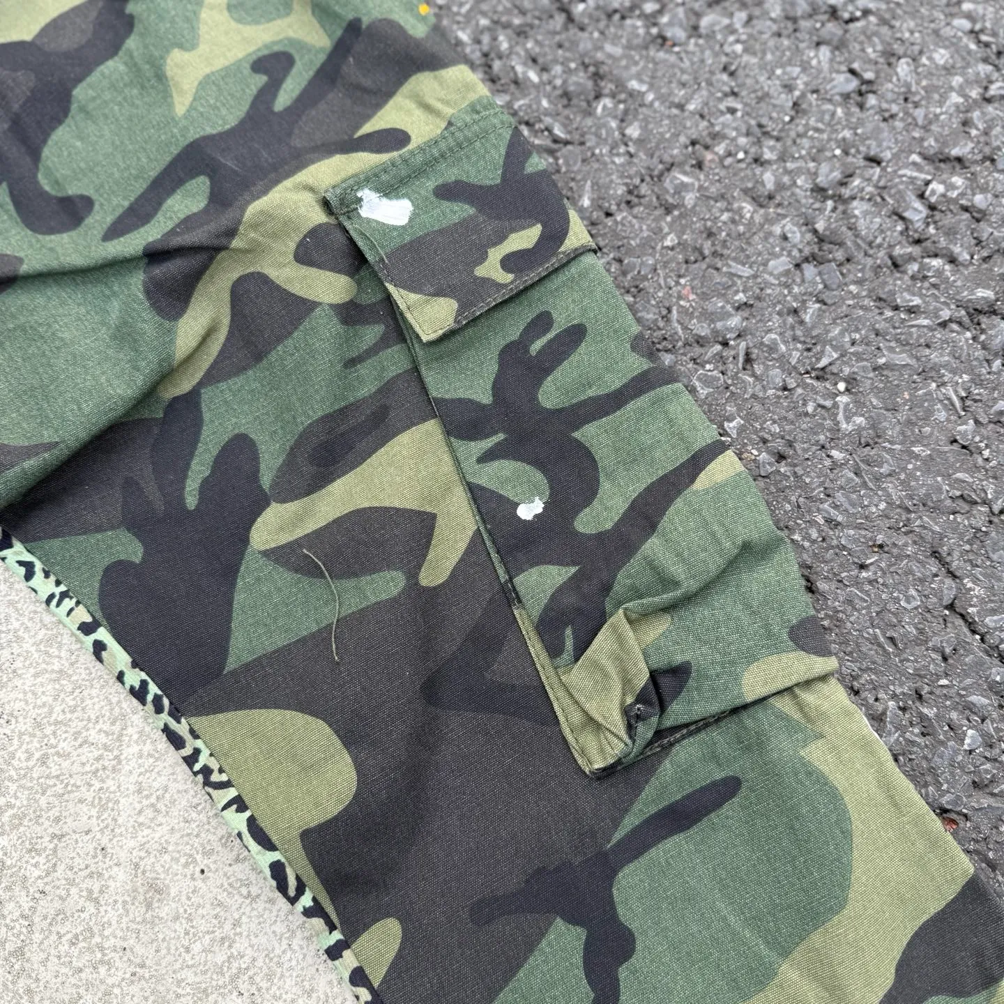 #8208 P260💰 GALLERY DEPT leopard print camouflage splash ink splicing overalls high street retro American casual trousers. Original purchased and patterned to truly restore the ultimate texture of Vintage. The whole splicing is in heavy water washing process. Craftsmen hand splash ink. You can see the details. Three-dimensional cutting version. Loose and comfortable. Not picky on the figure. Makes taller and slimmer. Seiko factory. Original quality control. Same style for men and women. Can be matched with couples. Versatile recommendation. Essential jeans for all seasons Color: Camouflage